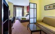 Bedroom 5 Days Inn & Suites by Wyndham Houston / West Energy Corridor