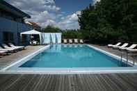 Swimming Pool Hotel Reghina Blue
