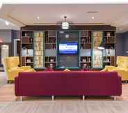 Lobby 5 Premier Inn Dubai International Airport