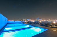 Swimming Pool Premier Inn Dubai International Airport