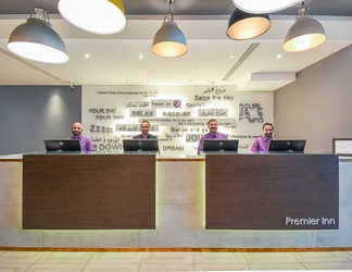 Lobby 2 Premier Inn Dubai International Airport