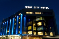 ภายนอกอาคาร West City Hotel