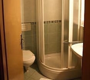 In-room Bathroom 5 Garni Hotel Zvon