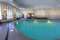 Swimming Pool Embassy Suites by Hilton Savannah Airport