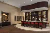 Quầy bar, cafe và phòng lounge Embassy Suites by Hilton Savannah Airport