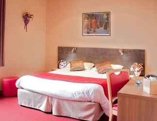Bedroom 2 Hostellerie du Cantal