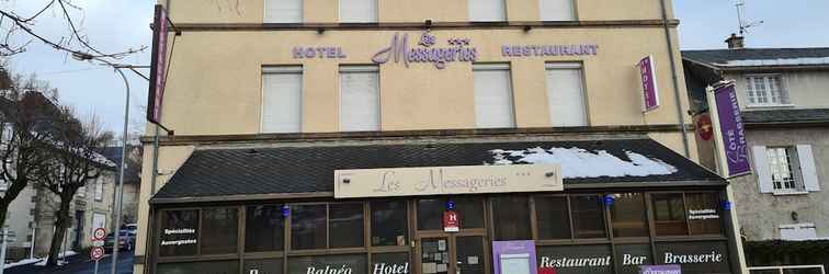 Bên ngoài Hostellerie du Cantal