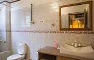 In-room Bathroom 5 Beyond Stay Lall Ji Tourist Resort Dalhousie