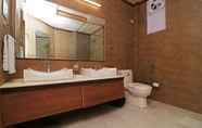 In-room Bathroom 2 Beyond Stay Lall Ji Tourist Resort Dalhousie