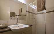 Toilet Kamar 3 Broome Beach Resort