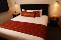 Bedroom Admiralty Lodge Motel