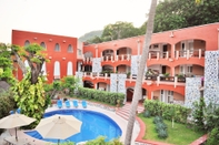 Swimming Pool Hotel Zihua Caracol