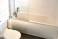 In-room Bathroom Comfort Zone Parkside Apartment Hotel Birmingham