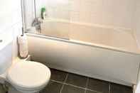 In-room Bathroom Comfort Zone Parkside Apartment Hotel Birmingham