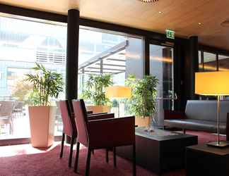 Lobby 2 Holiday Inn Express Zurich Airport, an IHG Hotel