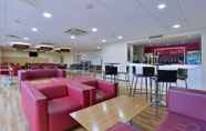 Bar, Kafe, dan Lounge 7 Travelodge Edinburgh Airport Ratho Station