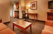 Ruang Umum 7 Best Western Plus Westgate Inn & Suites