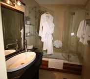 Toilet Kamar 2 Villa Carmel Boutique Hotel