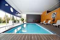 Swimming Pool Relais de Vincey