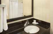 ห้องน้ำภายในห้อง 7 Fairfield Inn & Suites by Marriott Selma Kingsburg