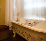 In-room Bathroom 2 Dunbar House Inn and Event Property