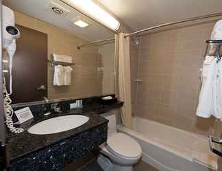 In-room Bathroom 2 Sleep Inn Brooklyn near Arena