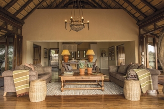 Lobi 4 Tuningi Safari Lodge