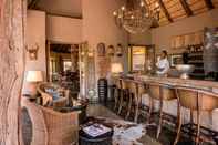 Quầy bar, cafe và phòng lounge Tuningi Safari Lodge