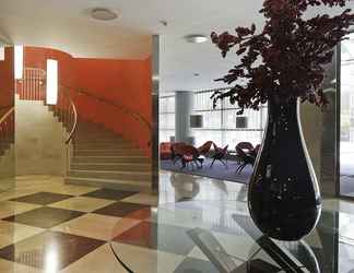 Lobby 2 Reina Petronila