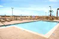 Swimming Pool Hampton Inn & Suites Ridgecrest