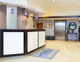 Lobi 2 Microtel Inn & Suites by Wyndham Waynesburg