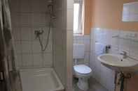 Toilet Kamar Pension Mainzer Rad