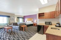 Bedroom La Quinta Inn & Suites by Wyndham Ada