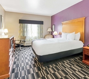 Bedroom 6 La Quinta Inn & Suites by Wyndham Ada