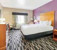 Kamar Tidur 6 La Quinta Inn & Suites by Wyndham Ada