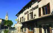 Exterior 2 Logis Hôtel Tante Yvonne & son Restaurant semi-gastronomique Lyon Nord