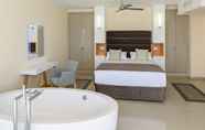 Kamar Tidur 3 Pearly Grey Ocean Club Apartments & Suites