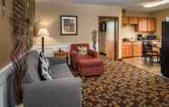 Common Space 6 SureStay Plus Hotel by Best Western Kennewick Tri-Cities