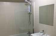 In-room Bathroom 7 Oakhill Apartments Edinburgh (Ltd)