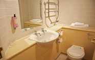 In-room Bathroom 5 Fernhurst Lodge by Greene King Inns