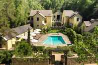 Swimming Pool Farmhouse Inn