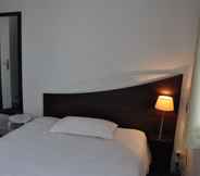 Bedroom 5 Le Lorient Hotel