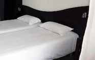 Kamar Tidur 4 Enzo Hotels Quimperle By Kyriad Direct