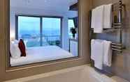 In-room Bathroom 7 Sea Star Lodge