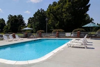 Swimming Pool Old Bardstown Inn