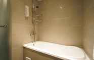 In-room Bathroom 2 Hotel Puri Ximen Branch