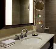 Toilet Kamar 6 Sheraton Brooklyn New York Hotel