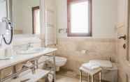 In-room Bathroom 7 Resort Grande Baia