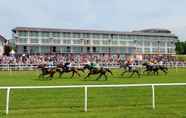 Exterior 6 Lingfield Park Marriott Hotel & Country Club