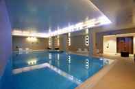 Swimming Pool Lingfield Park Marriott Hotel & Country Club